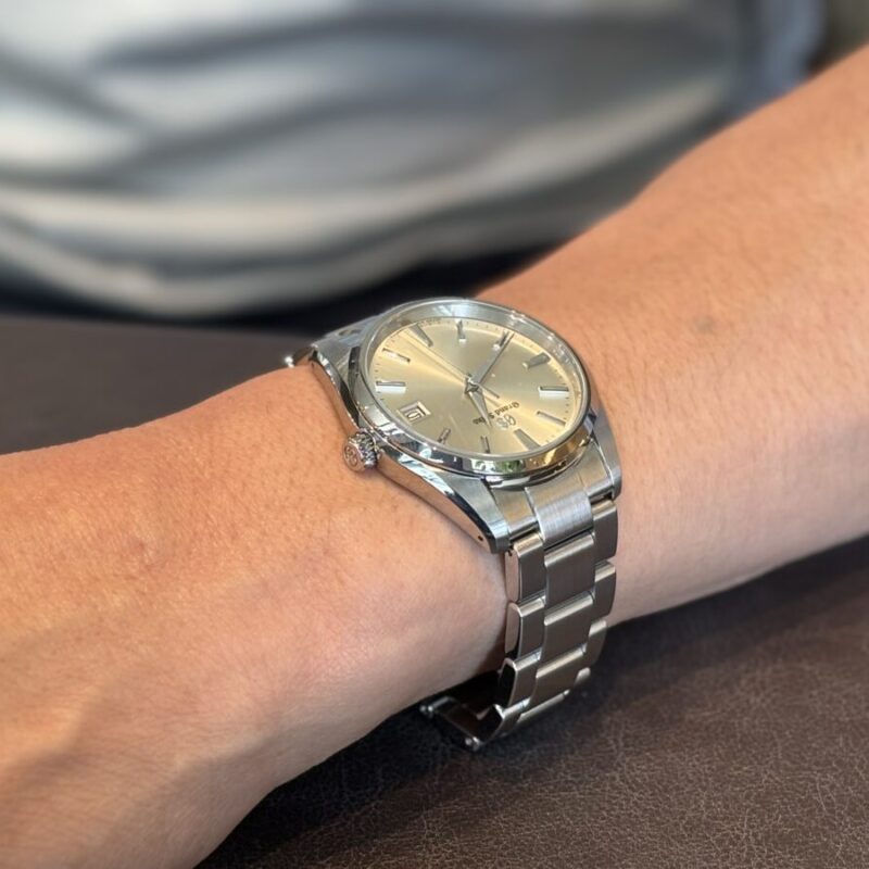 グランドセイコーヘリテージコレクションを着用した男性の腕元の画像。