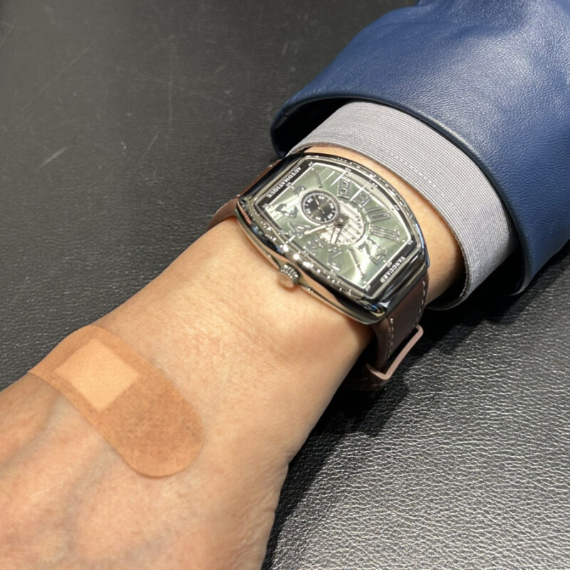 フランクミュラーの時計を着けている男性