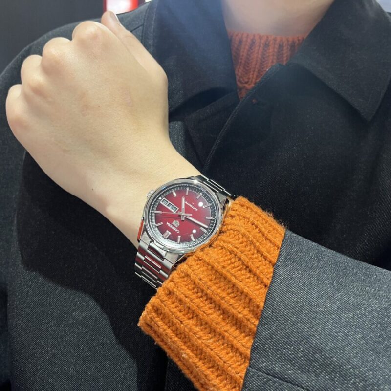 タグホイヤーのカレラを着けた男性