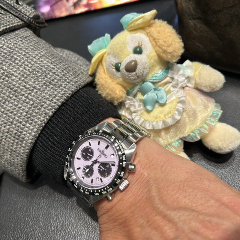 SEIKOの時計を着けている男性