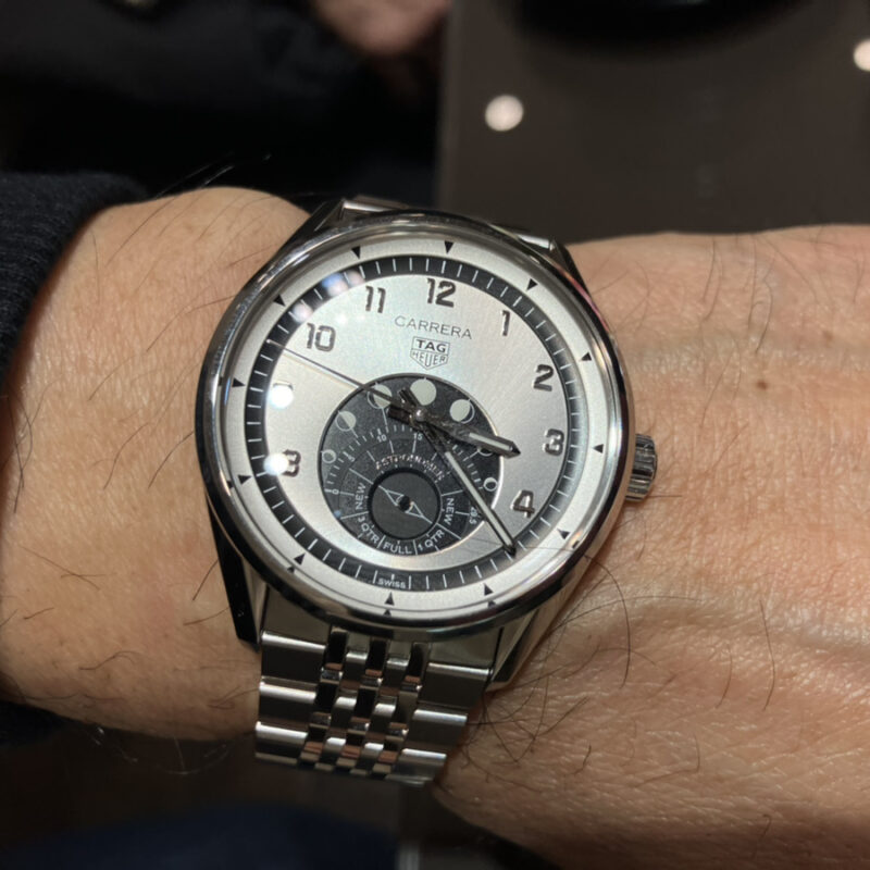 タグ・ホイヤー カレラ アストロノマー［品番：WBX2110.BA0044］を着装した腕元