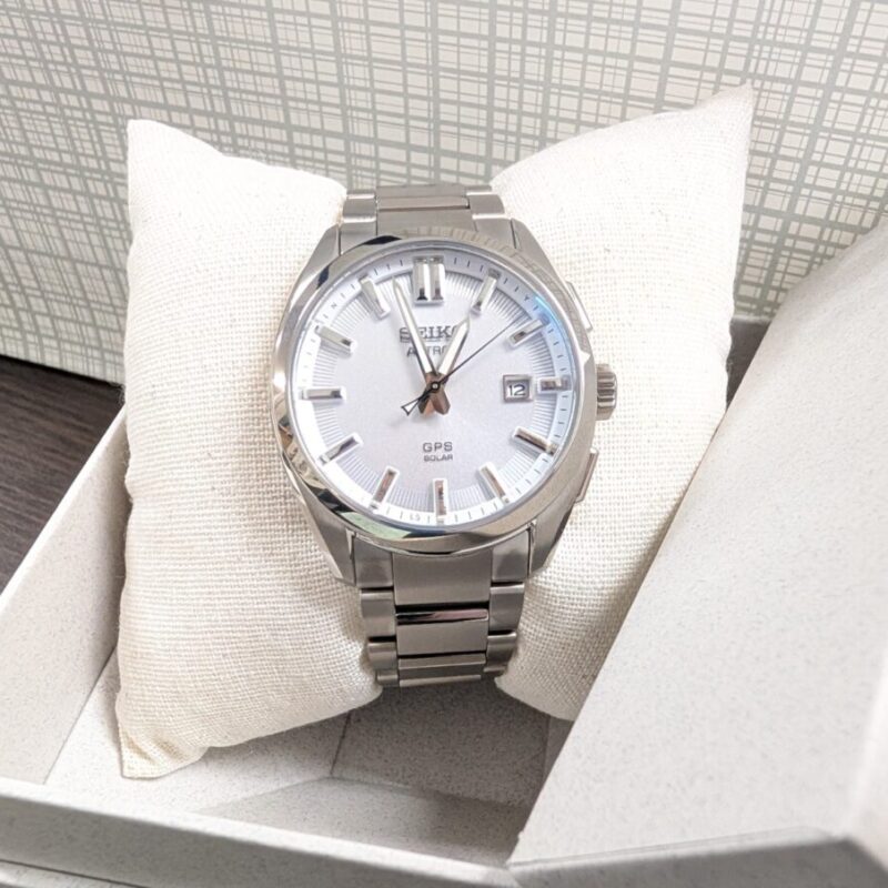 セイコーアストロンがケースに入っている様子