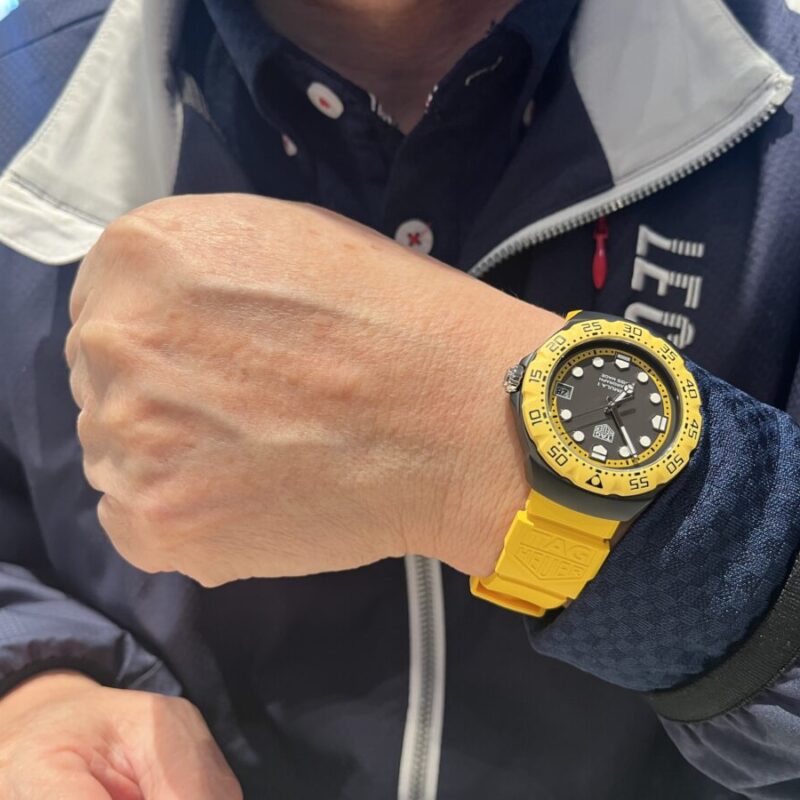 TAG Heuerの時計を着けた男性