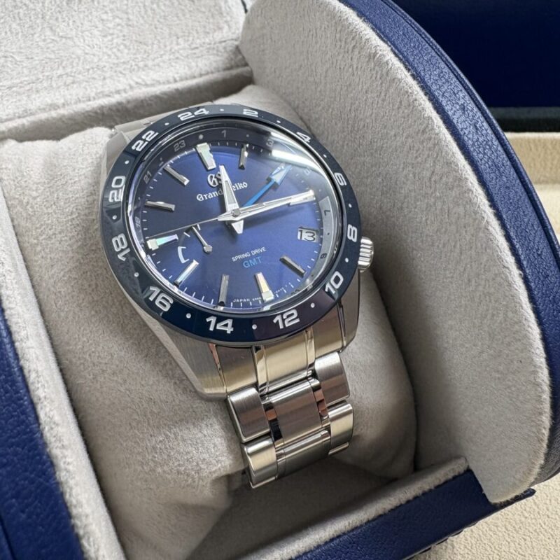 グランドセイコー「スポーツコレクション」がケースに入っている様子。