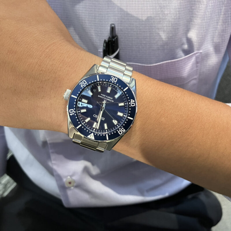 「プロスペックス ダイバースキューバ 1965ヘリテージ」を着装する男性