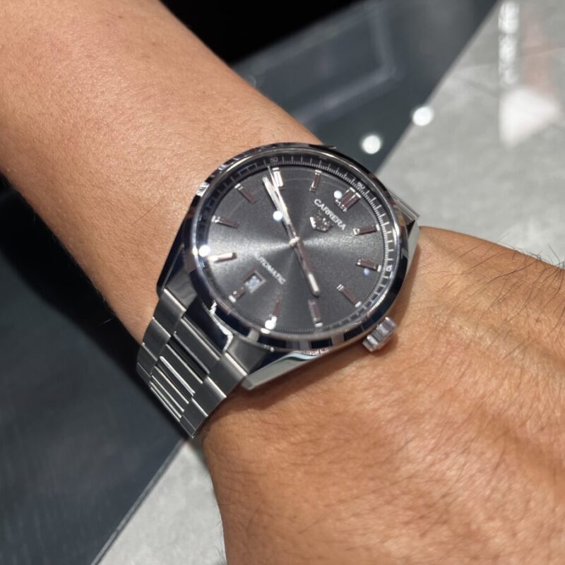 TAG Heuerの時計を着けた男性